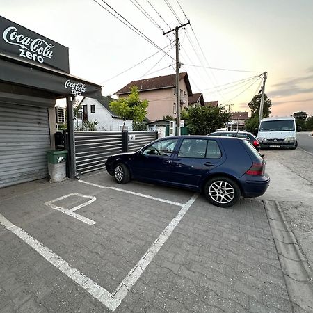 Lovely Apartments Free Street Parking Novi Sad Buitenkant foto